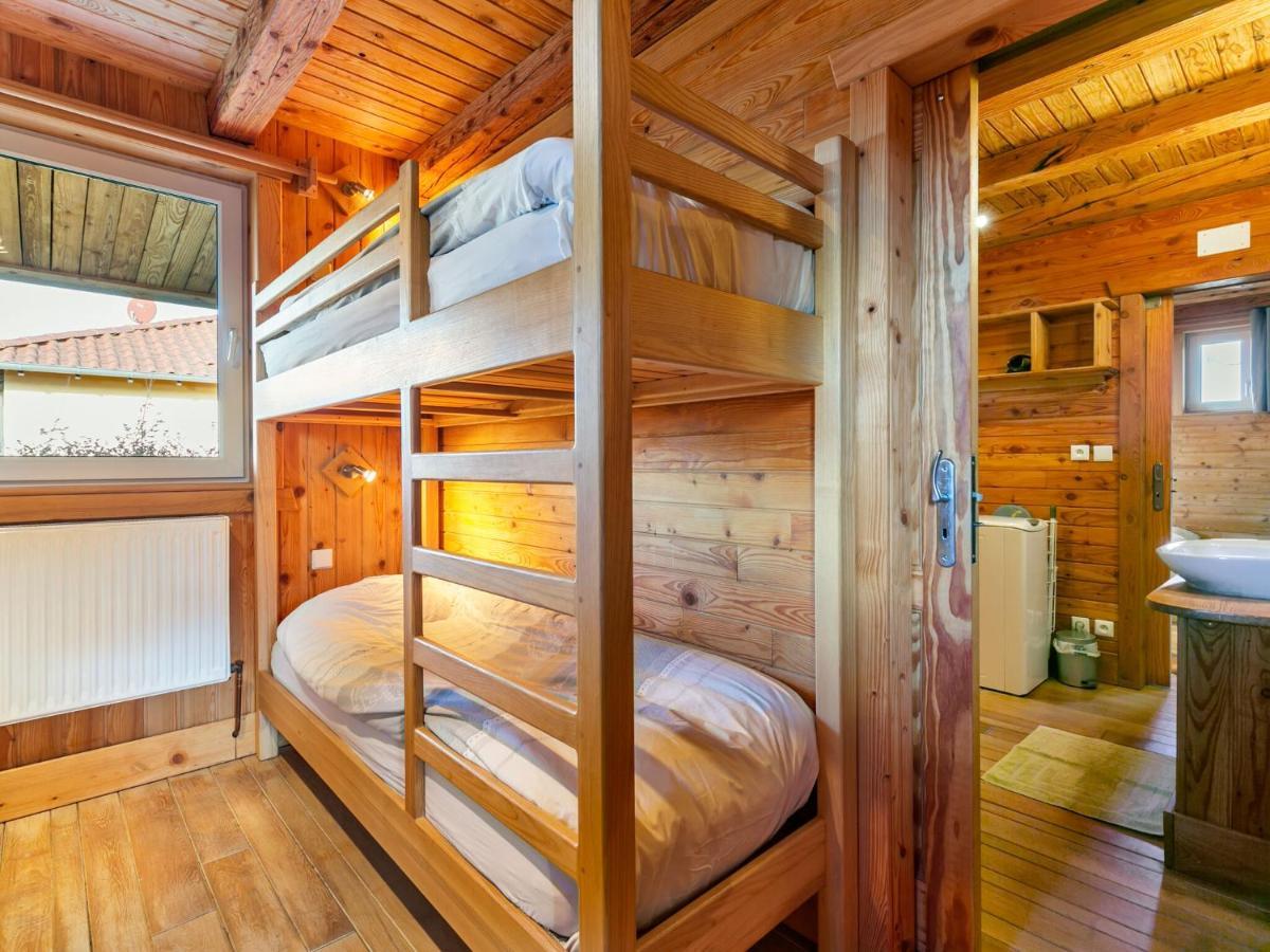 Quaint In With Garden Chalet *