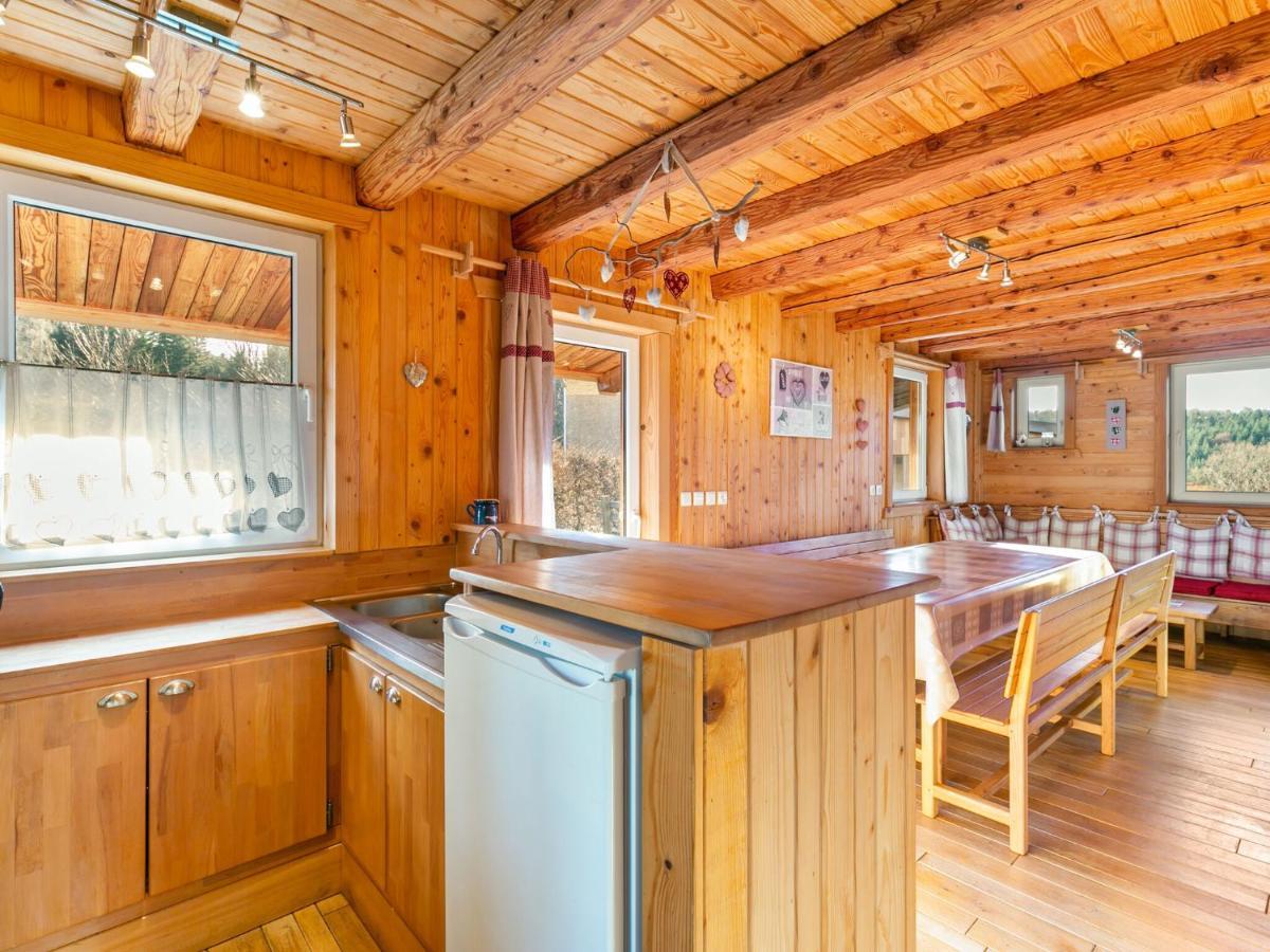 Quaint In With Garden Chalet