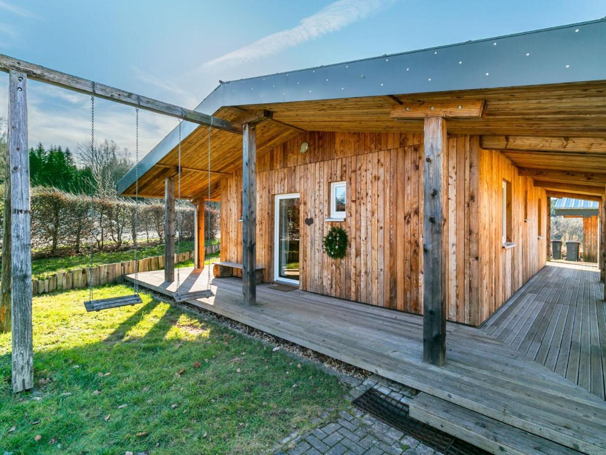 Quaint In With Garden Chalet *