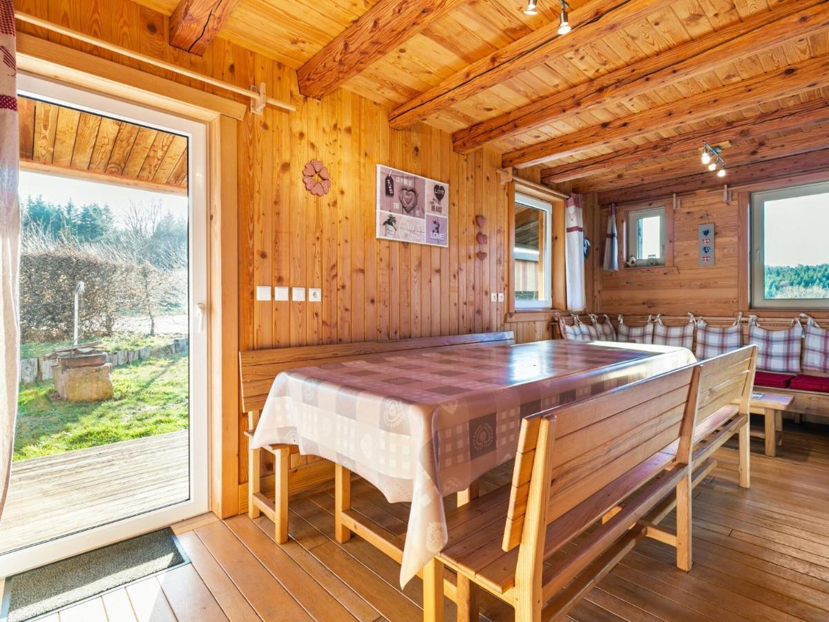 Quaint In With Garden Chalet *