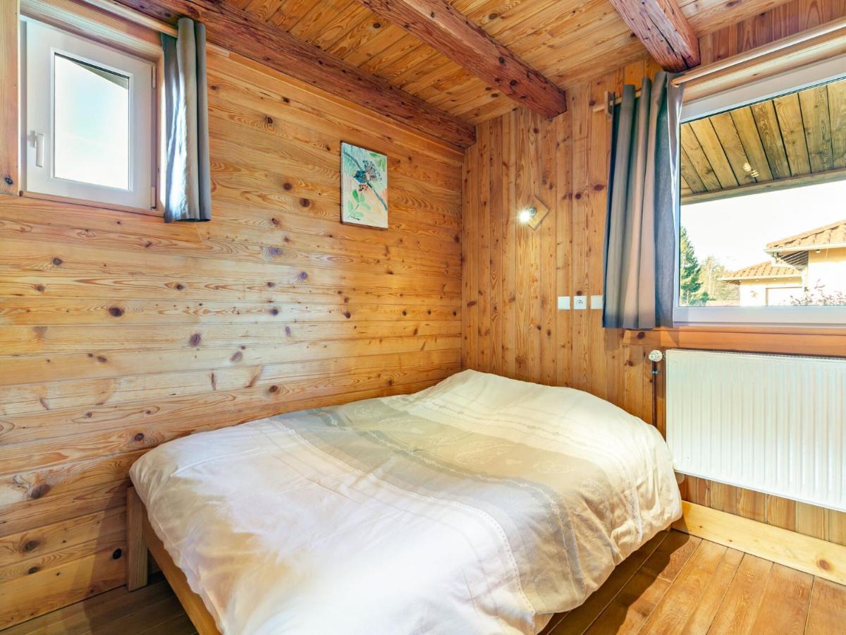 Quaint In With Garden Chalet